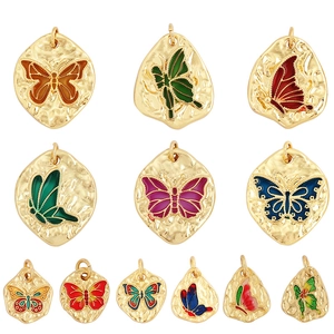 Bunte Schmetterling-Schmuckanhänger mit Zirkonia-Einlagen und Goldbeschichtung
