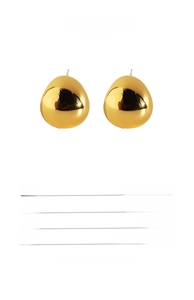 Detail showing dimensions and material of gold-plated teardrop earrings with S925 silver pins