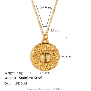 Collier minimaliste en acier doré 18K avec pendentif soleil relief et chaîne 40+5cm