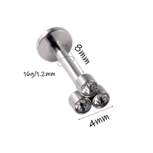 Détail du piercing labret en acier 16G de 8mm avec trois oxydes de zirconium de 4mm