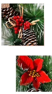 Gros plan de poinsettia rouge et pomme de pin sur couronne de Noël enneigée