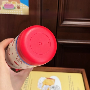 Detail view of the thickened plastic bottom of this red stainless steel water bottle