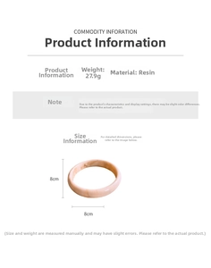 Détail du bracelet en résine rose à texture marbrée avec diamètre de 8cm et poids de 27,9g