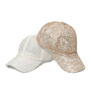 Spitzen-Baseballkappe für Damen mit atmungsaktiver Stickerei in Weiß und Gold