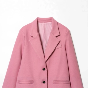 Cappotto blazer lungo da donna in lana rosa con revers e chiusura a due bottoni