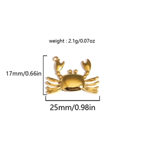 Detailed size chart for golden crab pendant showing dimensions 25x17mm and 2.1g weight
