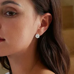 Elegant S925 sterling silver hoop earrings with a sparkling six-prong cubic zirconia stone