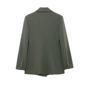 Vue arrière d'un blazer vert avec revers montrant les coutures et la texture du tissu