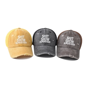Dreiteiliges Set Distressed Mesh-Baseballkappen mit Shit Show Supervisor Bestickung
