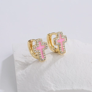 Orecchini a cerchio a croce placcati oro 18K con smalto rosa e zirconi brillanti