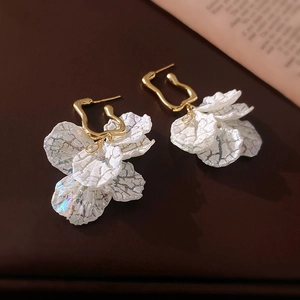 Elegant Flower Dangle Earrings White Acrylic Pleated Petals Zircon Alloy Gold Plated 925 Sterling Silver Earring Post