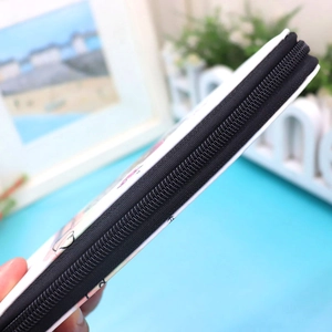Detail view of the long zipper wallet side thickness and high-quality black metal zipper