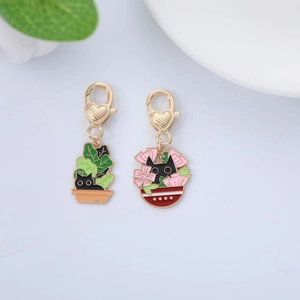 Cute black cat enamel keychains with heart-shaped clasps and gold finish for bag decor