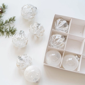 Lot de boules de Noël de 8 cm blanc et or pour une décoration de sapin élégante