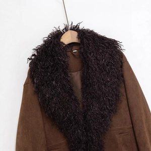 Manteau marron pour femmes avec grand col en fausse fourrure bouclée foncée