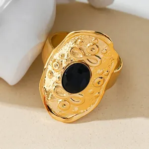 Vintage Stainless Steel Hammered Oval Ring For Women Bohemian Gold Plated Rhinestone Inlaid Large Face Finger Ring Fashion Jewelry