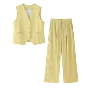 Ensemble jaune pâle pour femme avec gilet boutonné col V et pantalon large fluide