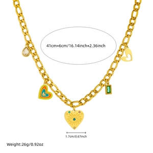 Collana in acciaio inossidabile dorato con cuori colorati e ciondoli gemma