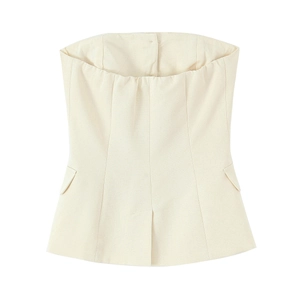 Haut bustier blanc cassé avec design structuré et poches latérales à rabat