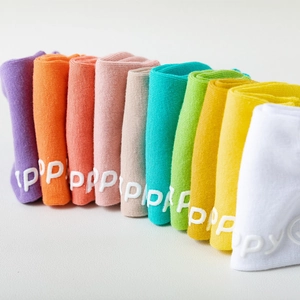 Detail showing the non-slip silicone logo on colorful pastel cotton ankle socks