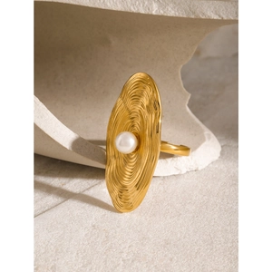 Exaggerated 18K gold stainless steel ring with spiral texture and white pearl center