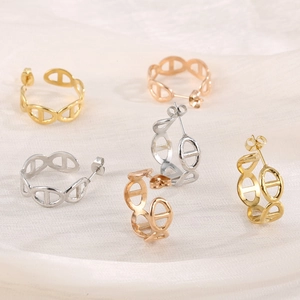 Three-color hoop earrings in gold, silver and rose gold with chain link design