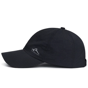 Men's quick-dry mesh baseball cap with mountain print and breathable holes in black