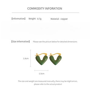Detailed size specifications for green heart earrings showing 1.8cm width and copper material