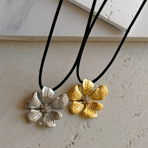 18k gold plated daisy flower pendant necklace with zircon and black cord