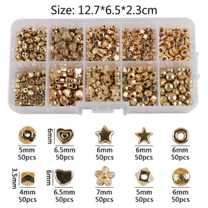 Détail de perles d'espacement CCB dorées dans une boîte de 10 compartiments pour bijoux DIY