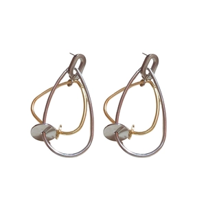 Boucles d'oreilles créoles géométriques irrégulières en métal doré et argenté