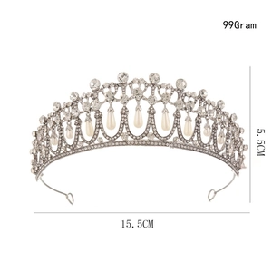 Corona da sposa barocca con perle e strass su sfondo bianco, altezza 5,5cm