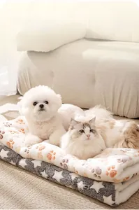 Dikke flanellen huisdierdeken met poot- en sterpatronen voor honden en katten