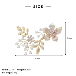 Detailed size chart for handmade pearl and metal flower hair clip with width and weight info