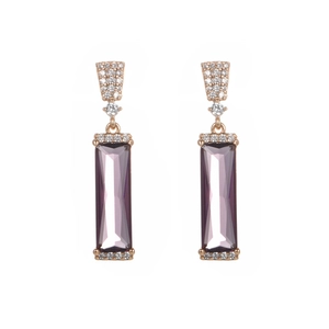 Boucles d'oreilles pendantes en or rose avec pierres violettes et zircons brillants