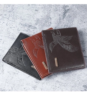 Short men's wallets in three colors with embossed eagle pattern and metal detail
