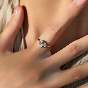 S925 sterling silver ring featuring double teardrop crystals on model's hand
