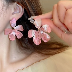 Chic pink marble acrylic flower stud earrings with a vintage resin texture for women