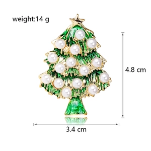 Christmas tree brooch with green enamel, white pearls and gold star on white background