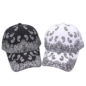 Gorras de béisbol unisex en blanco y negro con diseño paisley clásico y visera curvada