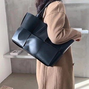 Fashionable black woven leather tote bag for women with large capacity shoulder strap