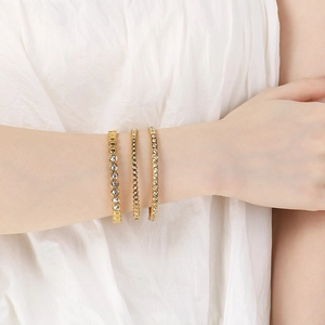 Ensemble de trois bracelets en acier titane doré avec zircons circulaires pour femmes