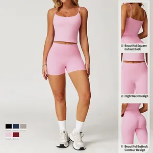 Ensemble de yoga rose 2 pièces avec short taille haute et débardeur à fines bretelles