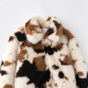 Veste en fausse fourrure à imprimé vache avec col à revers et fermeture éclair