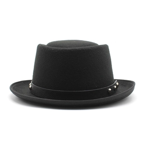 Chapeau pork pie en laine noire avec bandeau en cuir à clous argentés pour hommes et femmes