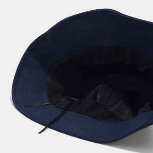 Bob en coton bleu marine avec cordon de serrage réglable et bande de sudation interne