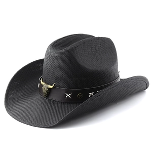Cappello da cowboy nero in paglia con fascia in pelle e decorazione a testa di toro