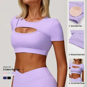 Top sportivo lavanda a maniche corte con apertura, imbottitura e bordo elasticizzato