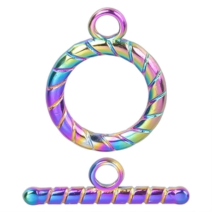 Détail du fermoir OT en acier inoxydable 304 avec fini arc-en-ciel et texture torsadée