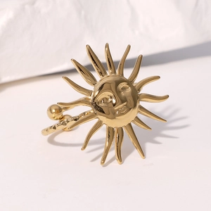 Bague minimaliste en acier inoxydable plaqué or 18k avec design relief visage de soleil